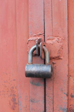 Garaj kapısı asma kilit