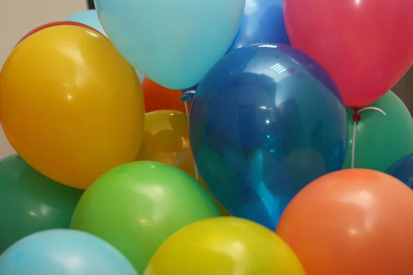 Helder gekleurde ballonnen — Stockfoto