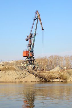 Vinç Nehri üzerinde yüzen