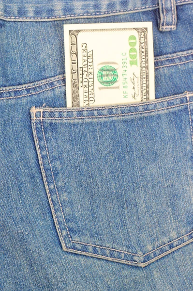 100 dolarlık banknot cebinde