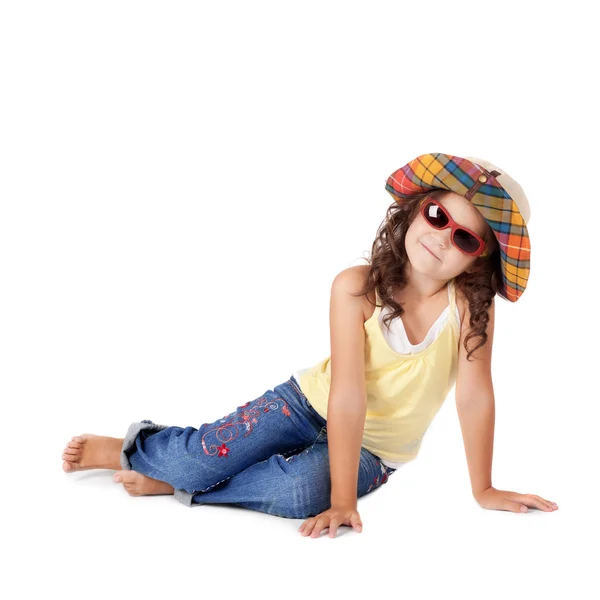 Niña con sombrero y gafas de sol —  Fotos de Stock