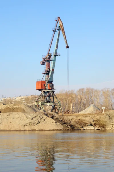 Vinç Nehri üzerinde yüzen