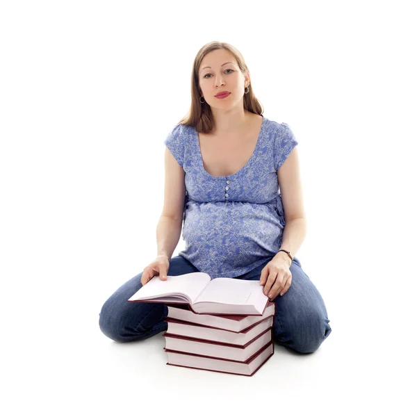 Pretty pregnant woman reading books — Stock Photo, Image