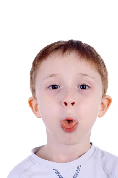 Malý chlapec, prokazující jeho jazyk — Stock fotografie
