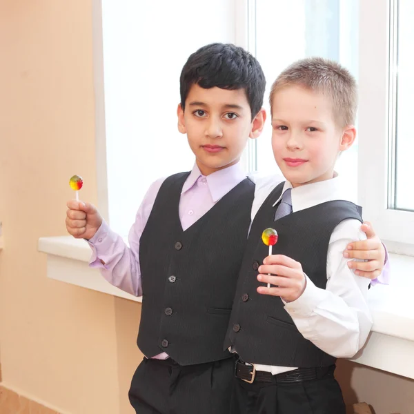 Meninos na escola — Fotografia de Stock