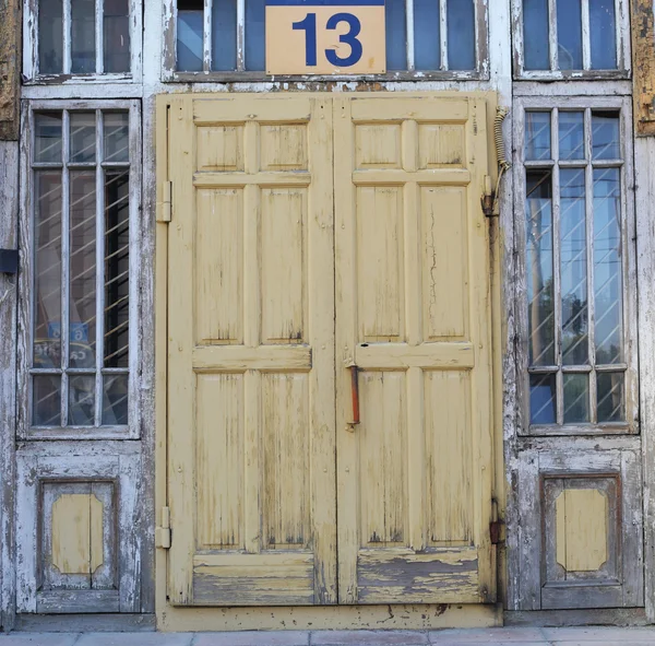 Oud verlaten huis — Stockfoto