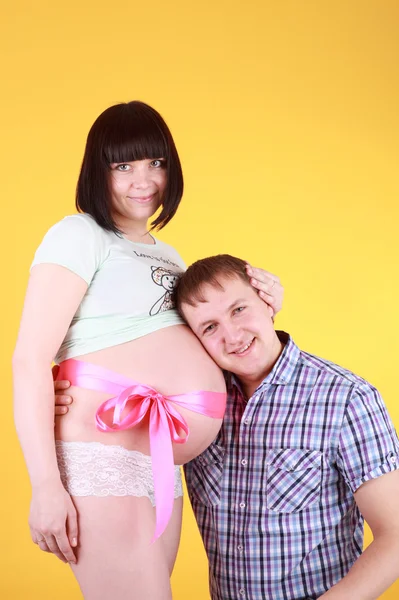 Young man with his pregnant wife — Stock Photo, Image