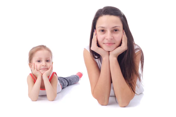 Kleines Mädchen mit ihrer jungen Mutter — Stockfoto