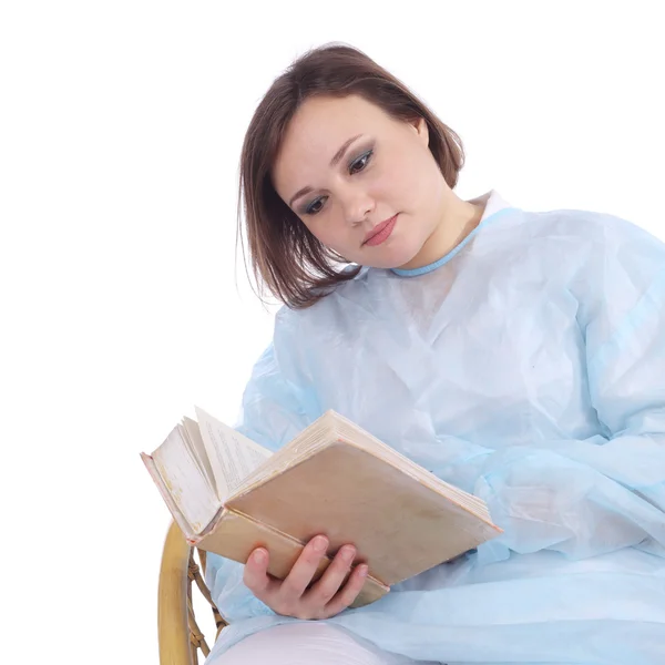 Bonito livro de leitura médico feminino — Fotografia de Stock