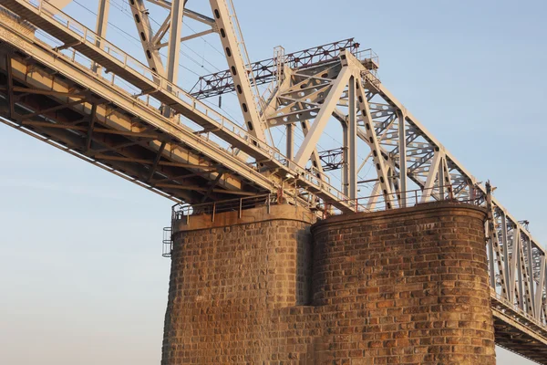 Stad spoorbrug — Stockfoto