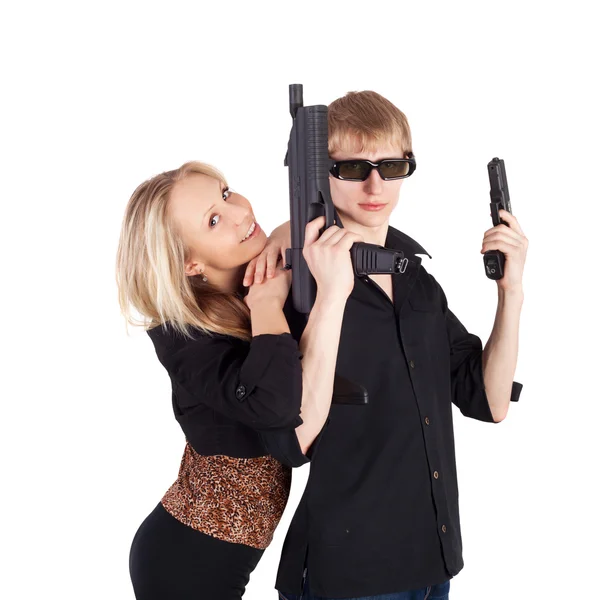 Junges Paar mit Waffe — Stockfoto