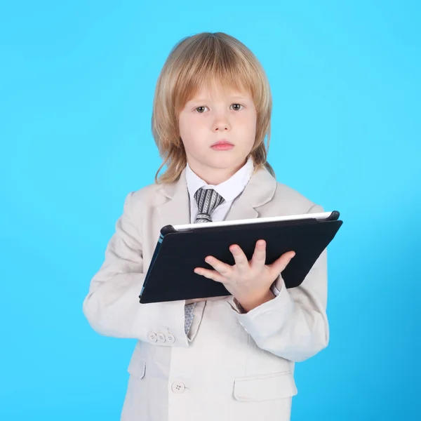 Pequeño caballero con tablet PC — Foto de Stock