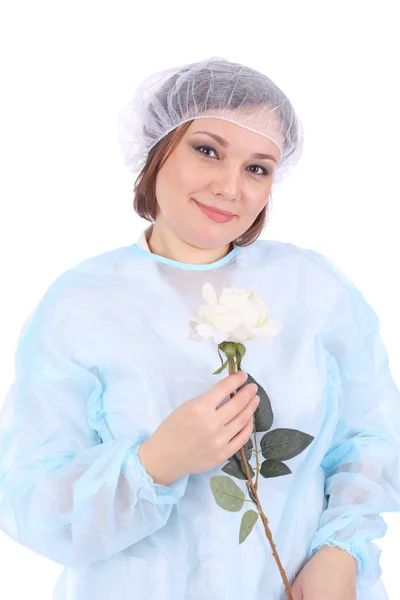 Jolie jeune médecin avec des fleurs — Photo