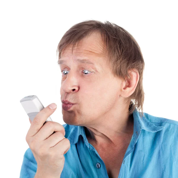 Mann küsst Handy — Stockfoto