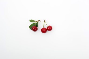 Parlak kırmızı kiraz