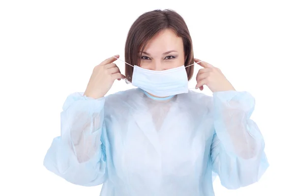 Jeune femme médecin avec masque de protection — Photo