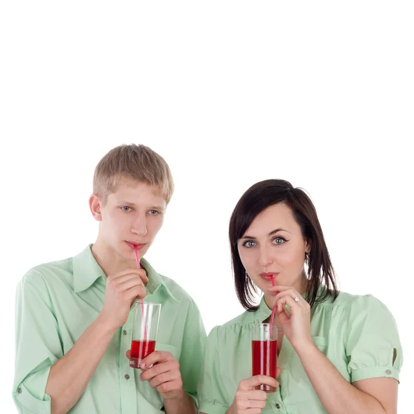 Ragazzo e ragazza bere succo — Foto Stock