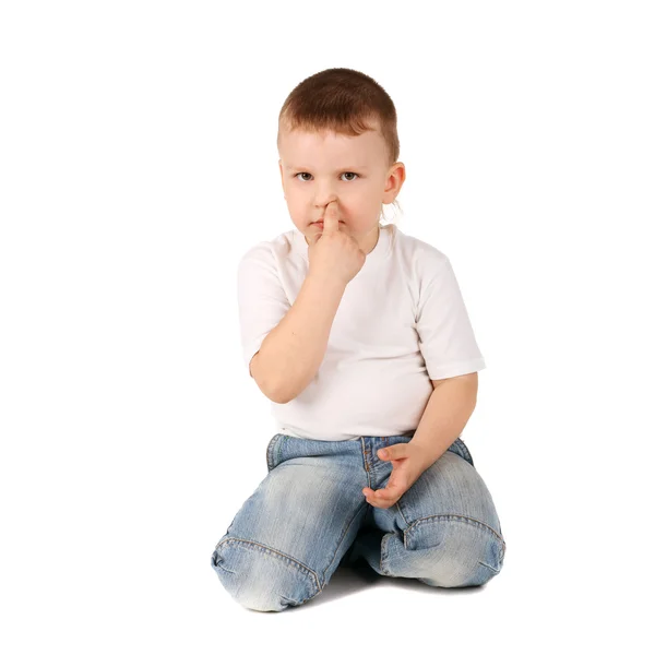 Malý chlapec dloubal v nose — Stock fotografie