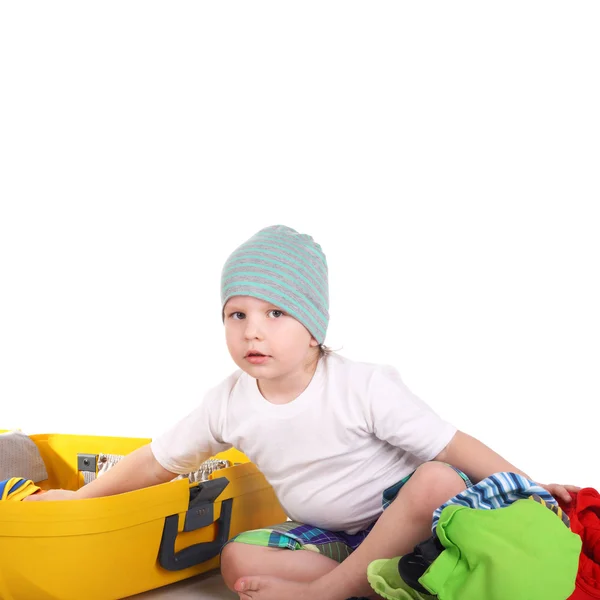 Çocuk onun bavul paketleme — Stok fotoğraf