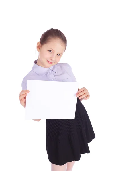 Menina segurando folha de papel em branco — Fotografia de Stock