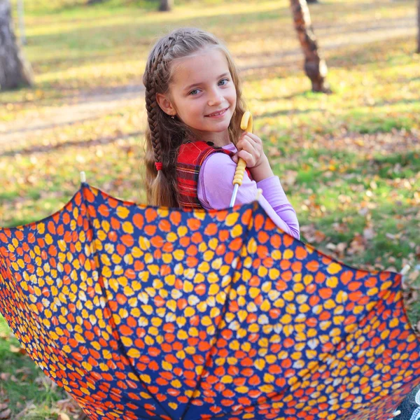 Fille avec parapluie — Photo