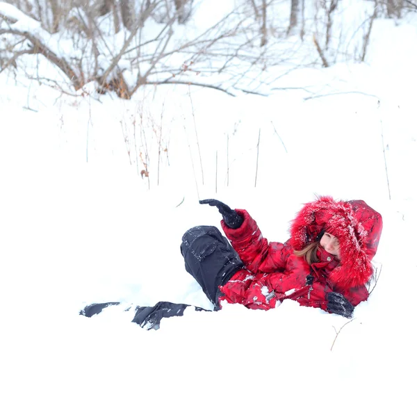 アクティブな冬の女の子 — ストック写真