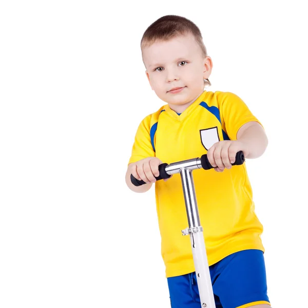 Kleine jongen met een scooter — Stockfoto