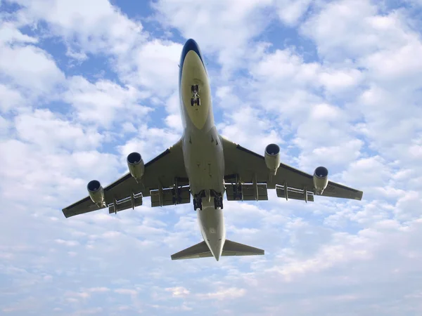 Avión volador — Foto de Stock