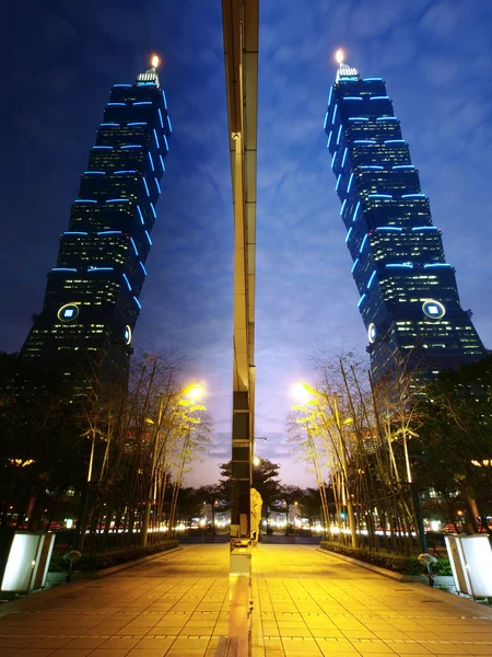 Long walkway in city street, — Stock Photo, Image