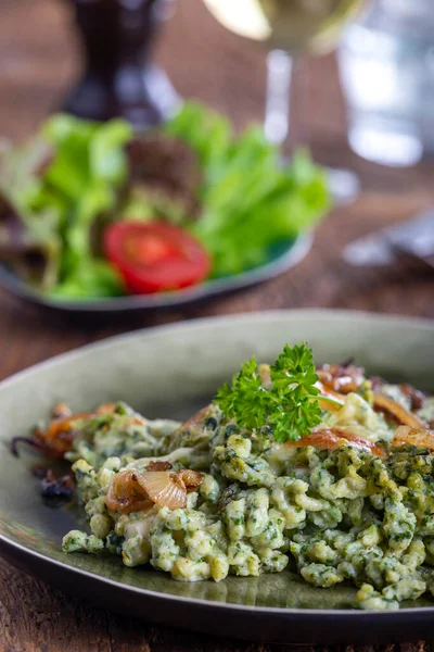 Tyrolean Spaetzle Tészta Fán — Stock Fotó