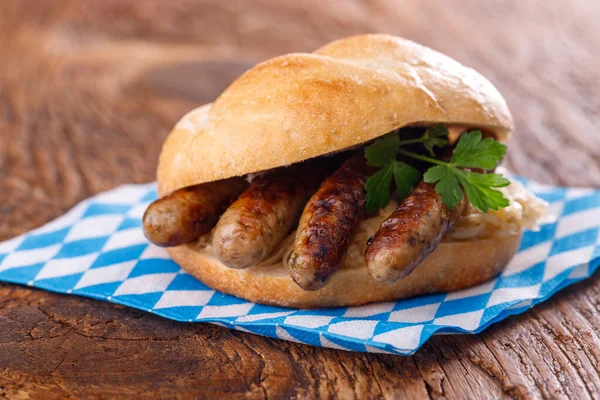 Nuremberg sosisleri topuz içinde