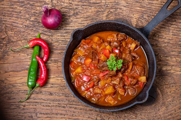 Hongaarse Goulash Met Vlees Aardappelen — Stockfoto