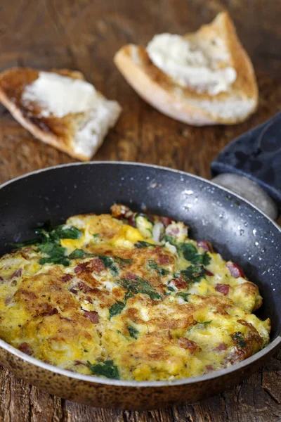 Scrambled Eggs Pan Wood — Stock Photo, Image