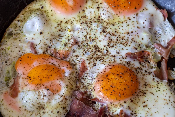 Fyra Stekta Ägg Stekpanna — Stockfoto