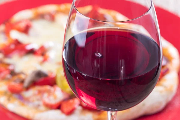 Closeup Red Wine Pizza — Stock Photo, Image