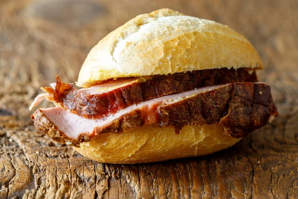 Bavyera ekmeğinde köfte