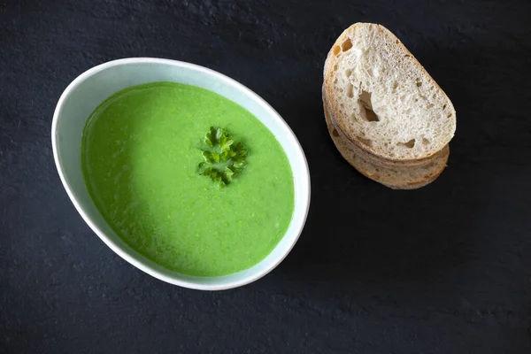 Creamy Pea Soup Black Slate — Stock Photo, Image