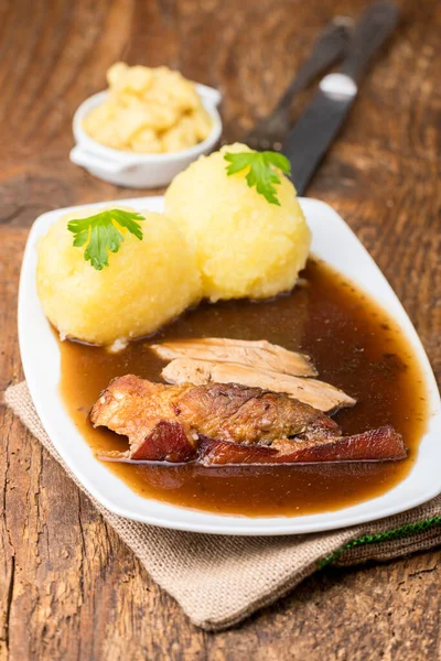 Schweinebraten Mit Kartoffelknödeln — Stockfoto