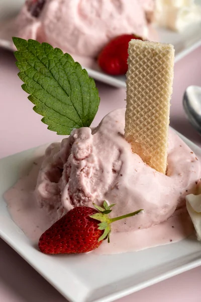 Closeup Strawberry Ice Cream Waffle — Stock Photo, Image