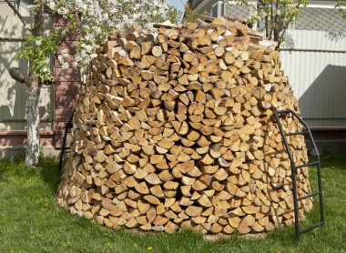 yığılmış yakacak odun