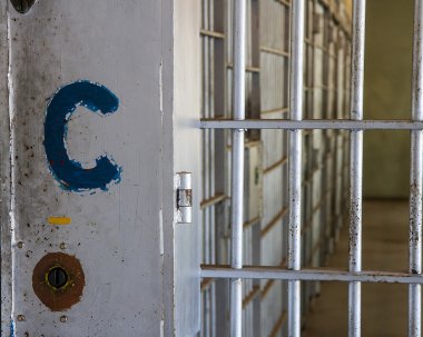 Cirminals nereye gitmek için hapis barlar