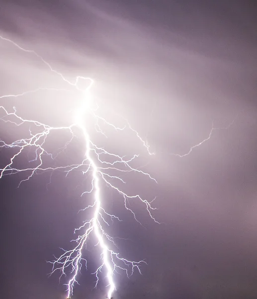 Tengah Tengah Badai Baut Cahaya Keluar Dari Langit — Stok Foto