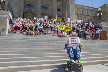 Boise, Idaho-16 Temmuz 2016: Bir grup insan Boise, Idaho'da Black Lives Matter'ı desteklemek için toplandı