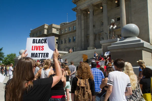 Boise Idaho Temmuz 2016 Kadın Bir Grup Insanın Önünde Siyah — Stok fotoğraf