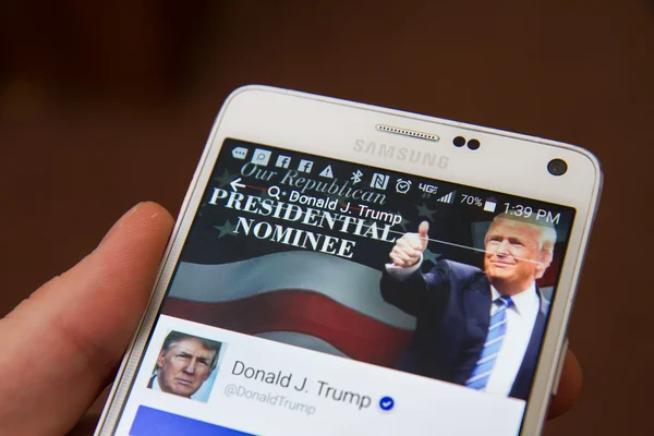 Caldwell, Idaho - 7 Ağustos 2016: Donald Trump Başkan Adayı facebook sayfasında akıllı telefondan görüntülendi