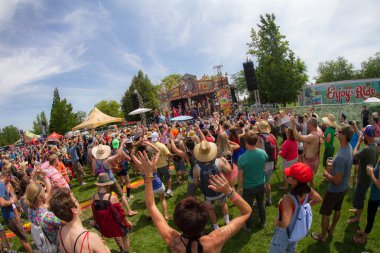 Boise, Idaho/Abd - 13 Ağustos 2016: Boise, Idaho'daki Tour de Fat konseri sırasında kalabalığın yüksek balıkgözü fotoğrafı