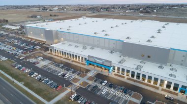 Amazon dolum merkezi gece gibi çalışıyor.