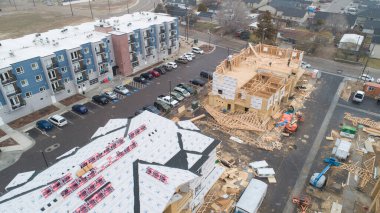 Daha fazla apartman inşa ediliyor.