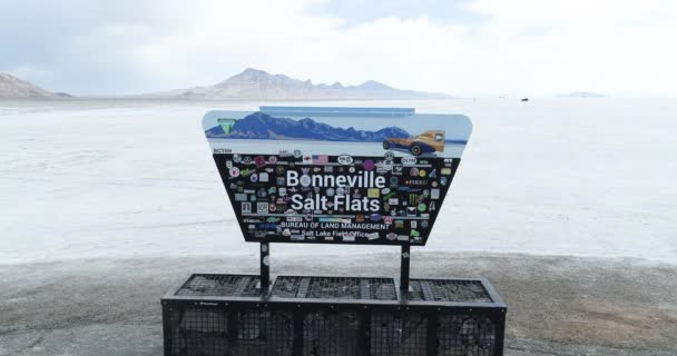 Vuelo sobre paisaje Bonneville Salt Flats — Vídeos de Stock