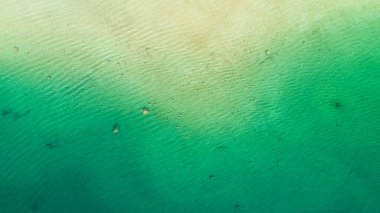 Yukarıdan biraz sakin su manzarası